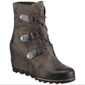 Sorel Joan of Arctic wedge boots size 7.5